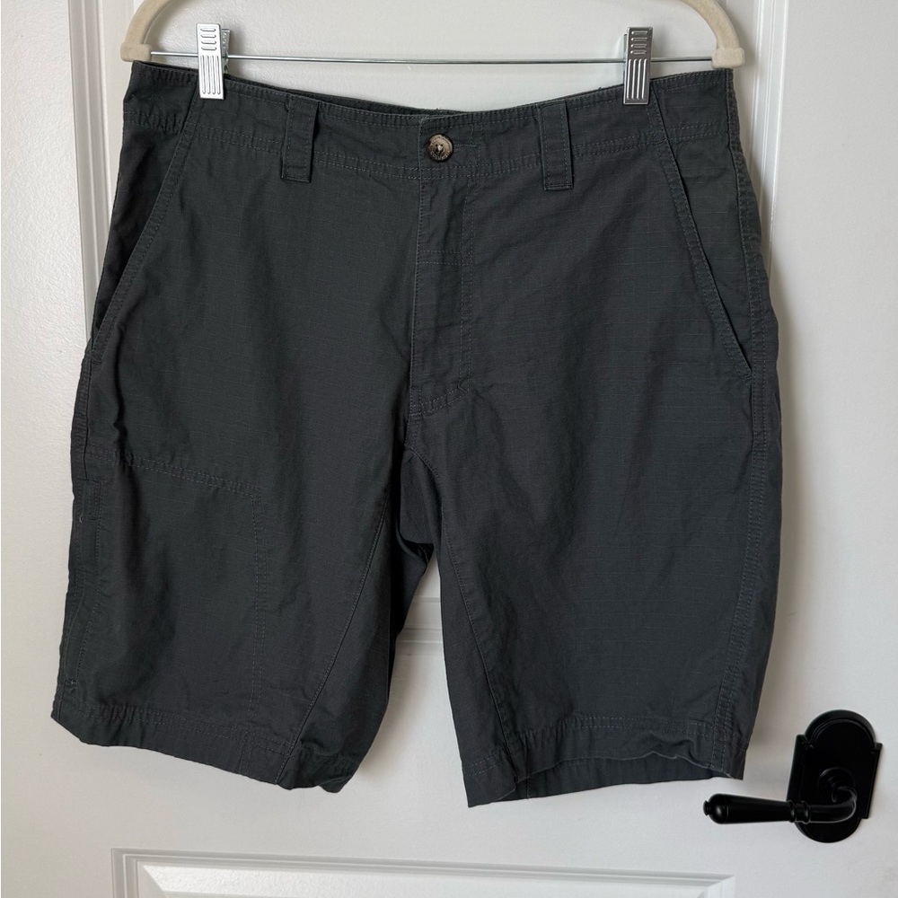 Columbia Men’s Charcoal Shorts. Size 32
